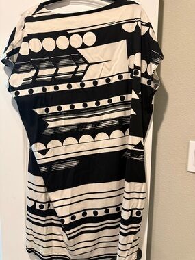 Chico's Black and White Graphic Stripe Shift Dress Size 2